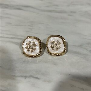 Elegant Gold and White Stud Earrings Cross